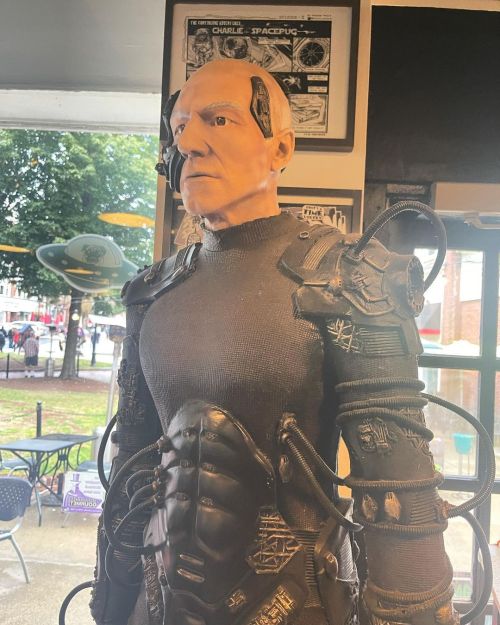 PIZZA with the Borg. (at Flying Saucer Pizza Company)
https://www.instagram.com/p/Ci8e_DGPI65/?igshid=NGJjMDIxMWI=