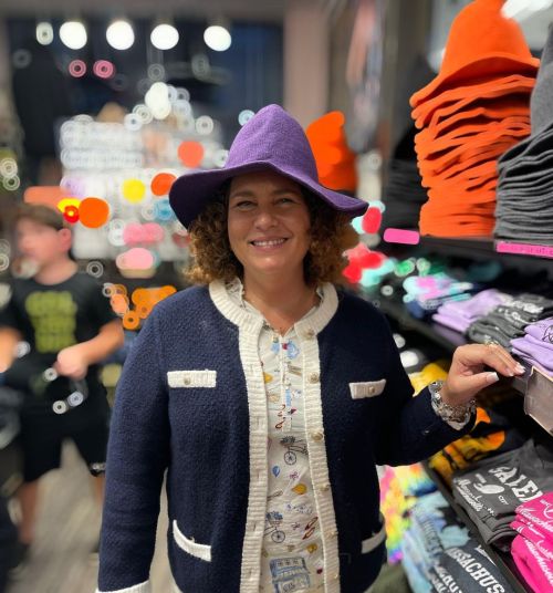 Salem was fun. PACKED!!! But fun. It was great seeing you again Nikki! Now I need to plan a visit to Michigan! (at Salem, Massachusetts)
https://www.instagram.com/p/Ci-T_PJMhz5/?igshid=NGJjMDIxMWI=